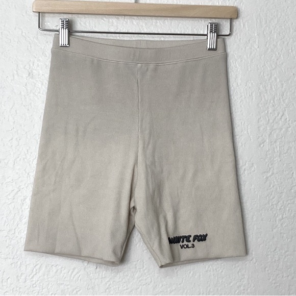 White Fox Offstage Ribbed Bike Shorts in Vanilla, Size S - Picture 2 of 6